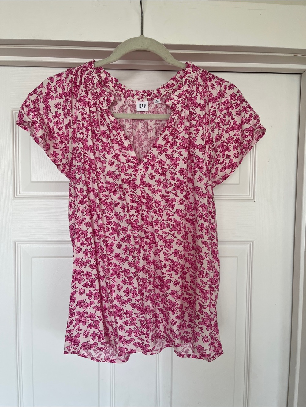 GAP White Top with Pink Floral Print V-Neck